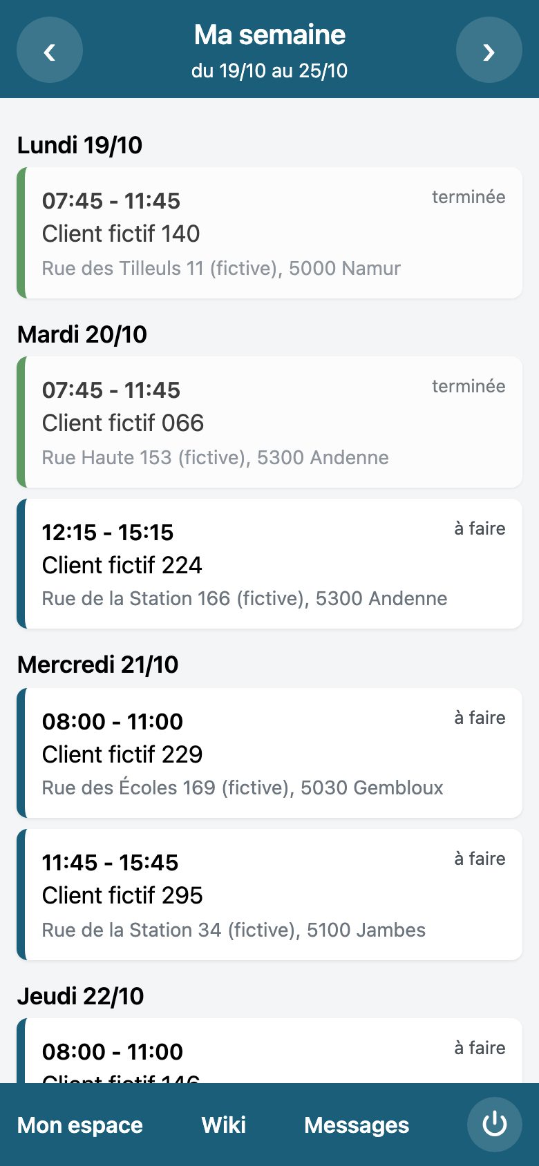 Mijn week op de telefoon van de huishoudhulp: een kaart per prestatie met uur, klant, adres en status